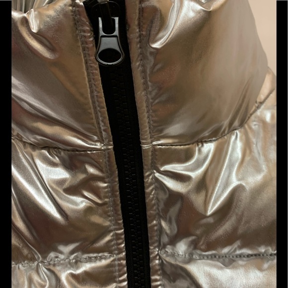 Forever21 Silver Puffer Jacket NWT Size S - Picture 2 of 7